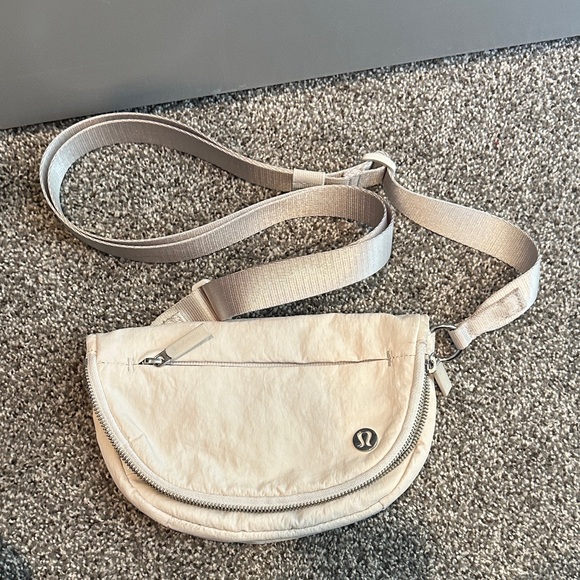 Lululemon All Night Festival Bag 2L - Picture 2 of 7